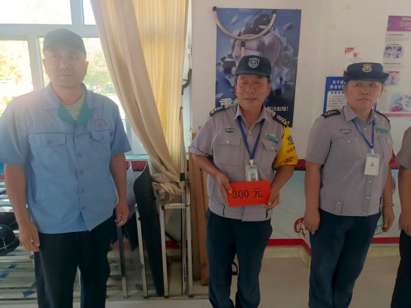新疆黄金盾保安员苏成云恪尽职守获奖励