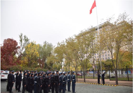 新疆黄金盾保安服务有限公司举行升旗仪式