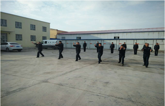 奇台县新奇保安有限责任公司开展军体训练、车辆故障预案演练