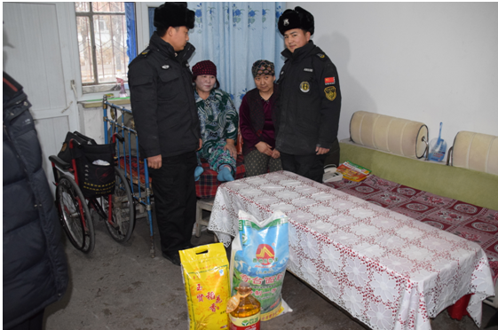 新疆黄金盾保安服务有限公司 慰问社区贫困户