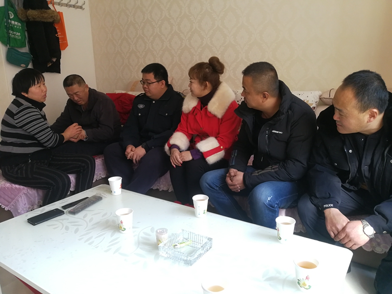 新疆阿帕奇武装守护押运有限公司节前慰问困难职工