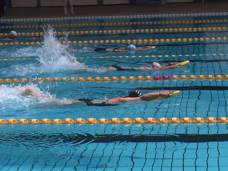 乌鲁木齐互利安康保安公司参加八钢的游泳比赛活动