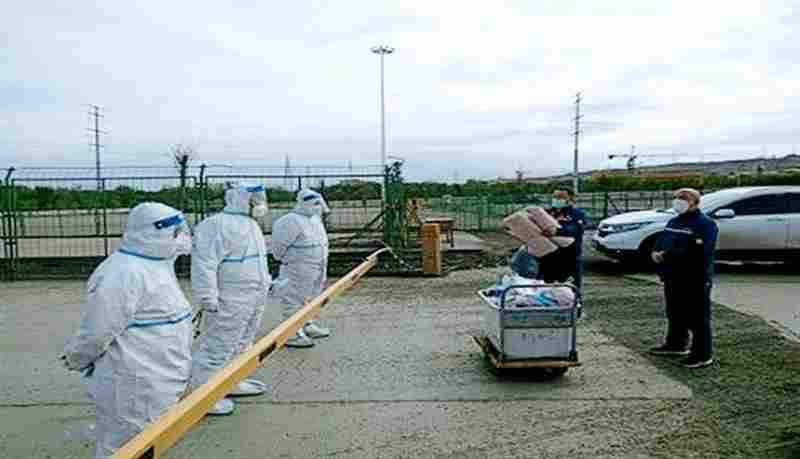 乌鲁木齐互利安康安保技术有限责任公司慰问疆门防疫货场的驻守职工