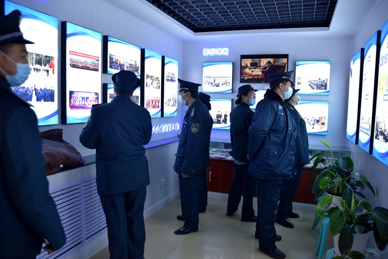 新疆黄金盾保安服务有限公司组织保安员参观企业展厅