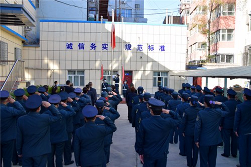 新疆黄金盾保安服务有限公司举行“迎国庆 升国旗”仪式