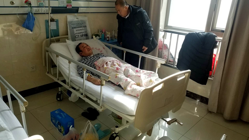 新疆黄金盾保安服务有限公司工会组织看望慰问住院保安员