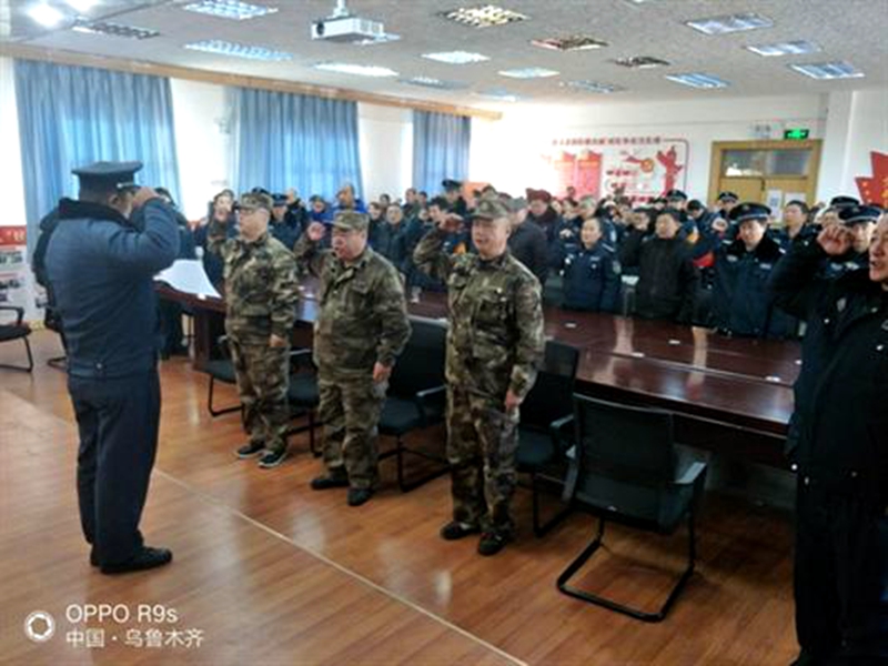 乌鲁木齐市互利安康安保技术公司组织保安员举行发声亮剑集体宣誓活动