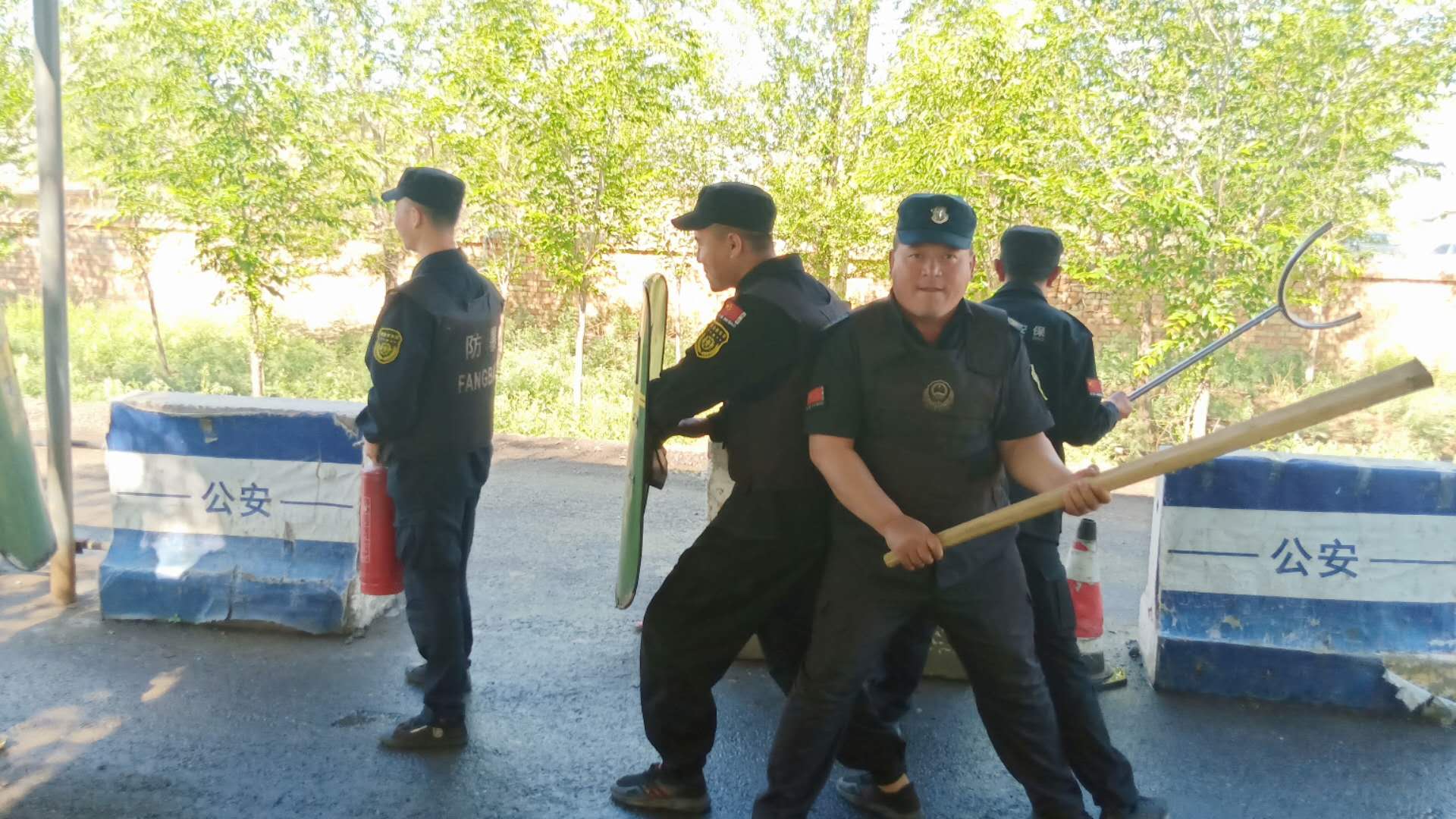 新疆黄金盾保安服务有限公司开展应急处突演练