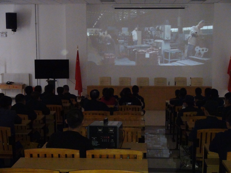 喀什疆南保安服务有限责任公司党总支组织观看励志影片
