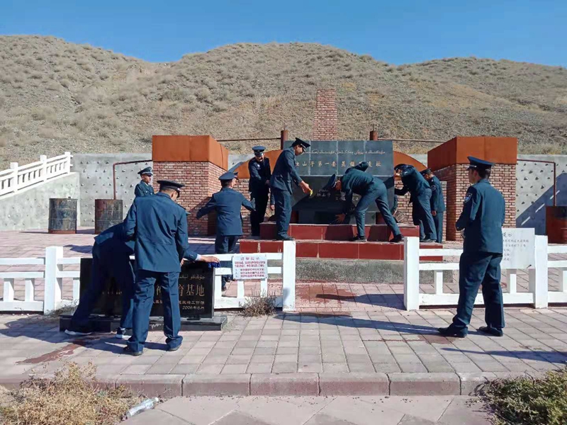 克拉玛依市独山子金盾保安服务有限公司组织南疆务工转岗员工开展爱国主义主题教育活动