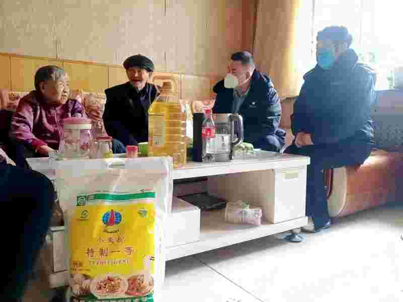 新疆黄金盾保安服务有限公司党支部春节前慰问独居老人